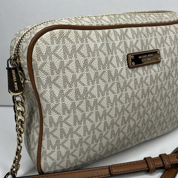 Michael Michael Kors Jet Set White Brown Logo Zip Camera Crossbody Bag - Picture 4 of 13